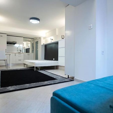 Studio With Courtyard Just Steps Away Vitosha Str Sofia Esterno foto