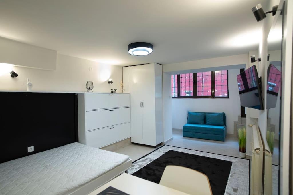 Studio With Courtyard Just Steps Away Vitosha Str Sofia Esterno foto