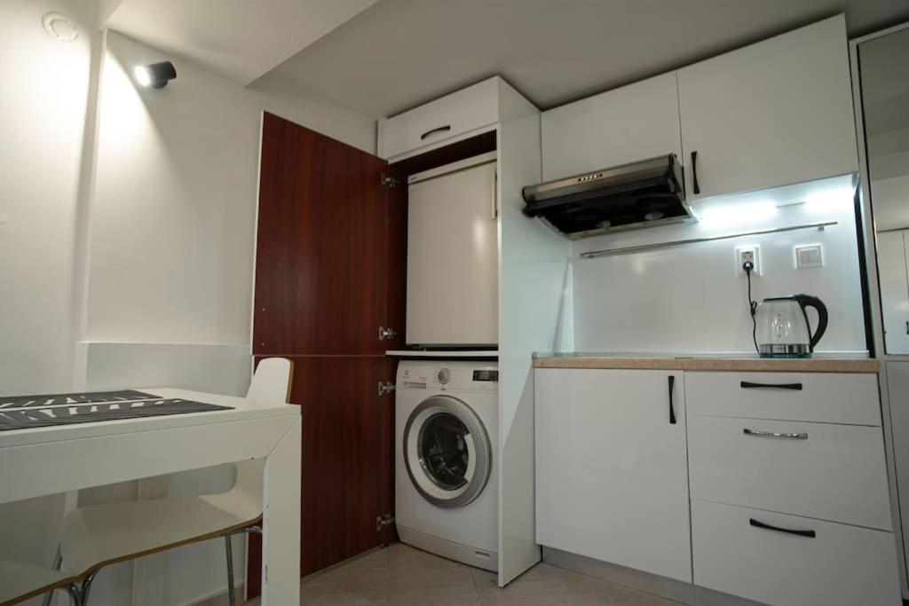 Studio With Courtyard Just Steps Away Vitosha Str Sofia Esterno foto